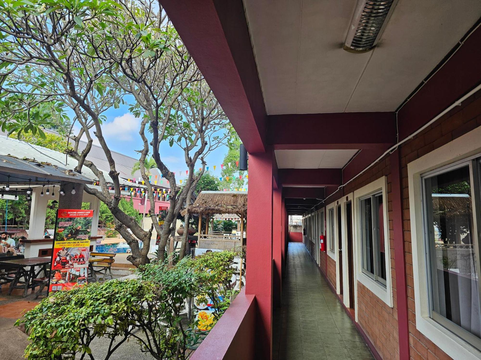 旅馆 红砖旅舍 *